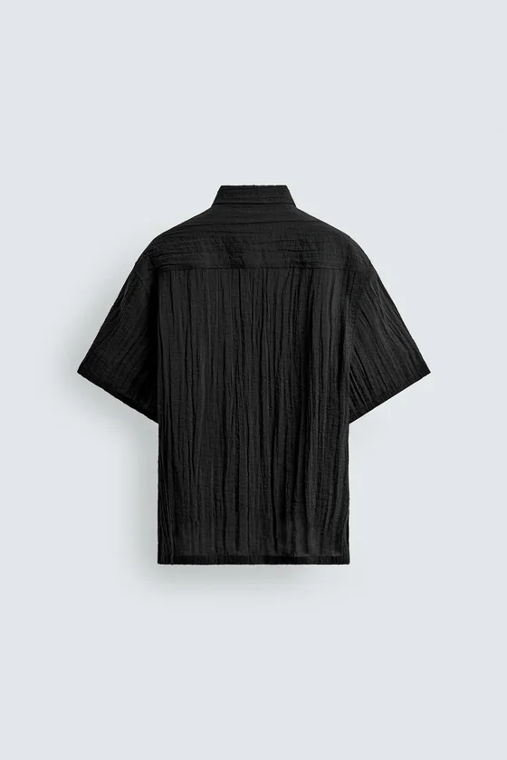 РУБАШКА СТРУЯЩЕГОСЯ ПОКРОЯ ИЗ РЕЛЬЕФНОЙ ТКАНИ