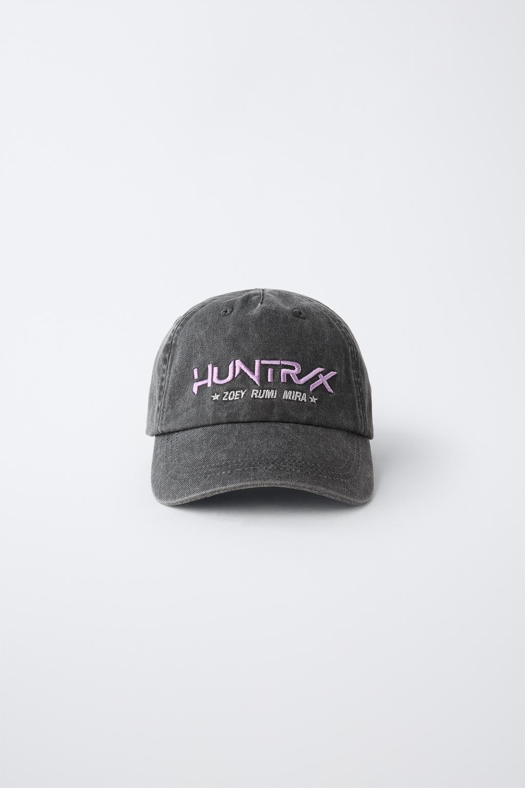 КЕПКА С ЭФФЕКТОМ ПОТЕРТОСТИ KPOP DEMON HUNTERS™ NETFLIX ©