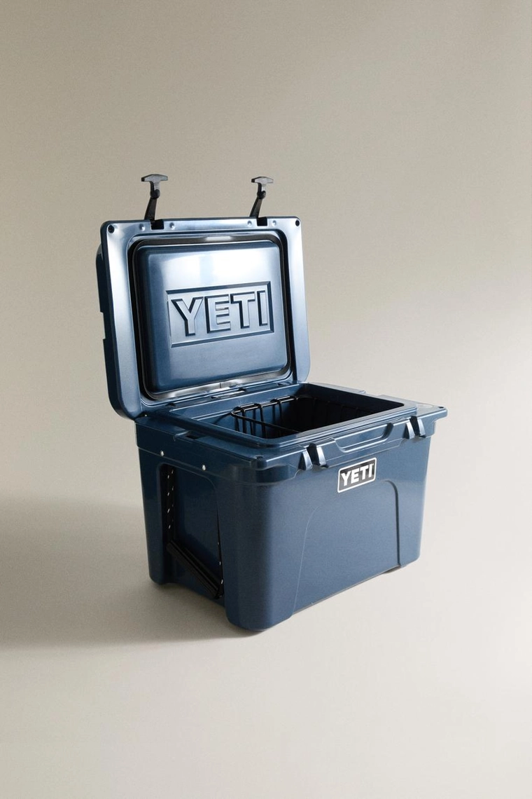 Переносной жёсткий холодильник yeti