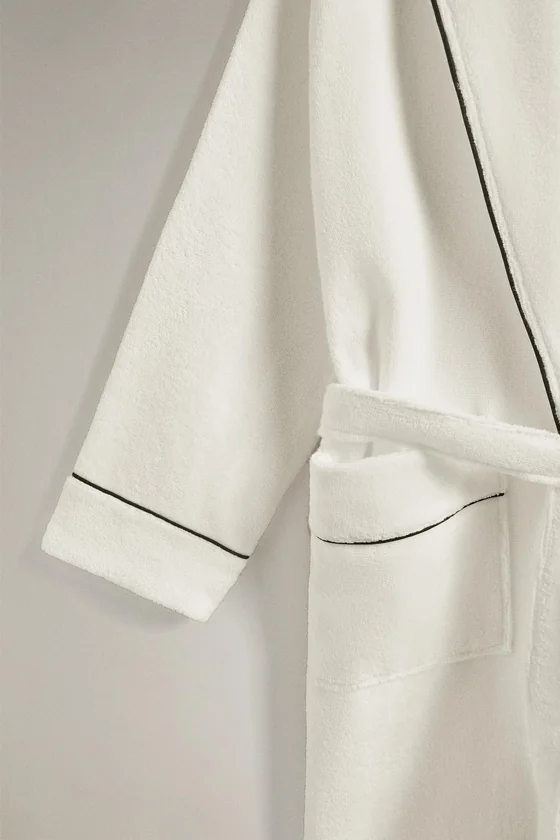 Халат с контрастной отделкой (400 г/м²)
