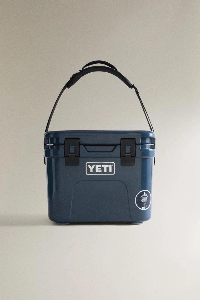 Маленький жёсткий холодильник yeti