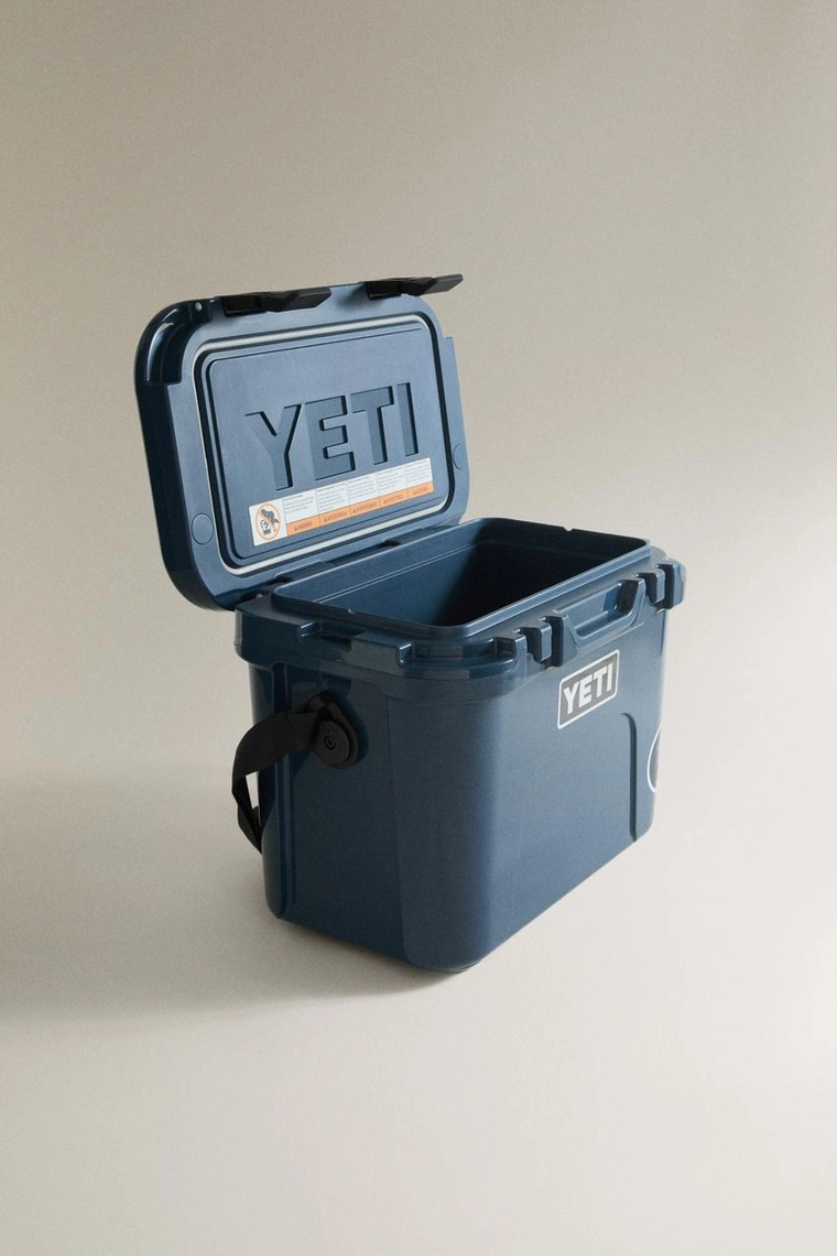 Маленький жёсткий холодильник yeti