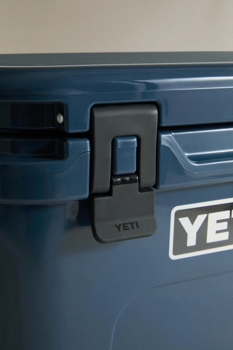 Маленький жёсткий холодильник yeti