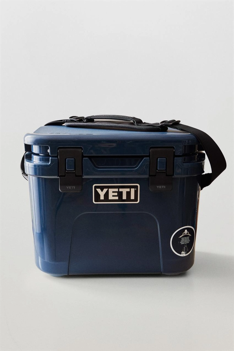 Маленький жёсткий холодильник yeti