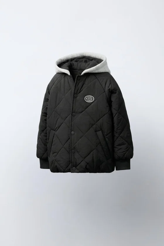 Стеганая куртка-пуховик с капюшоном