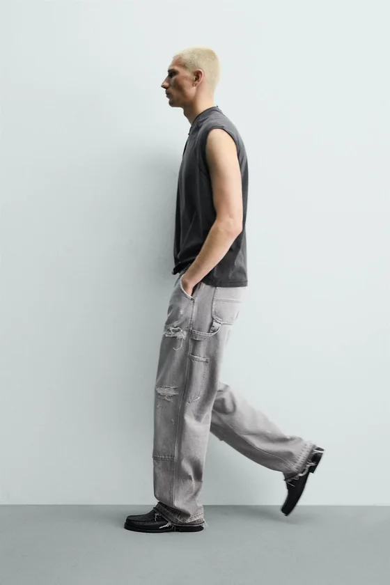 Джинсы relaxed fit с карманом-карпентером