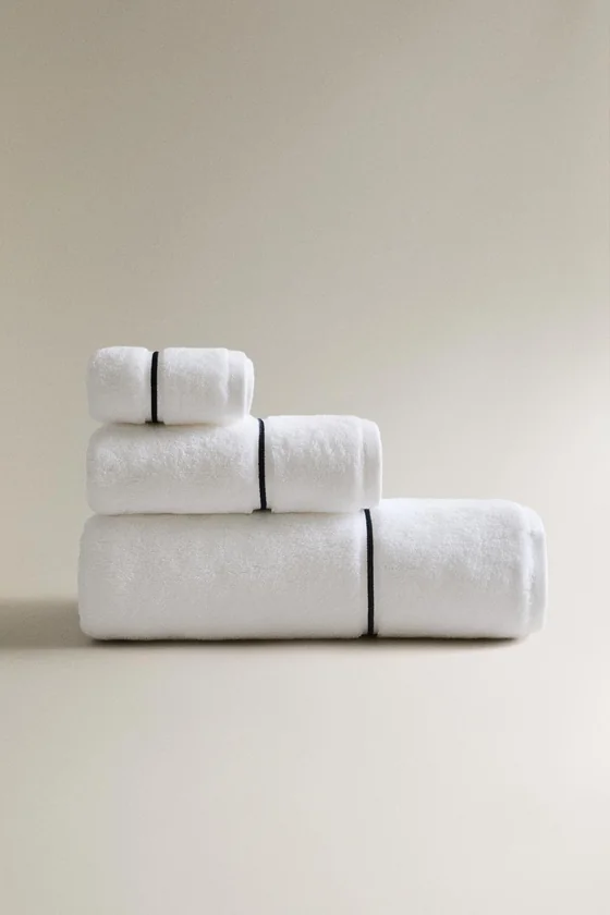 Вышитое полотенце для ванны