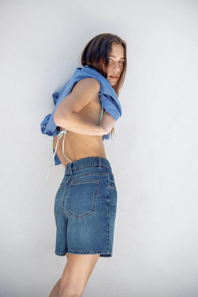 ДЕНИМОВЫЕ ШОРТЫ С ВЫСОКОЙ ПОСАДКОЙ — коллекция Zara «ZW»