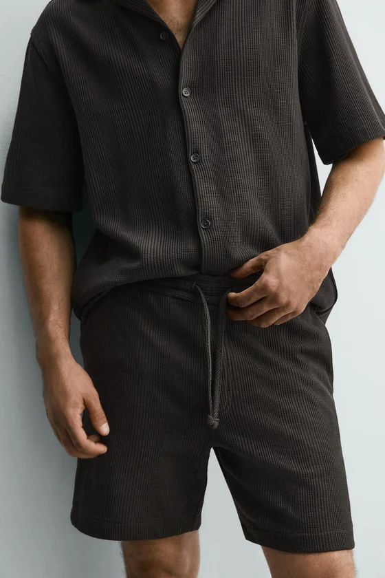 ШОРТЫ RELAXED FIT ИЗ РЕЛЬЕФНОЙ ТКАНИ