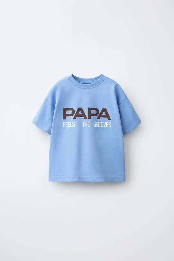 ФУТБОЛКА С ПРИНТОМ MAMÁ Y PAPÁ