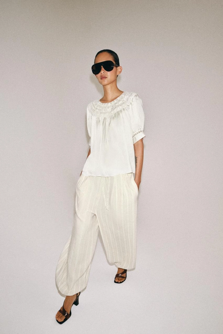 БЛУЗА С КОРОТКИМИ РУКАВАМИ И КРУЖЕВОМ — коллекция Zara «ZW»