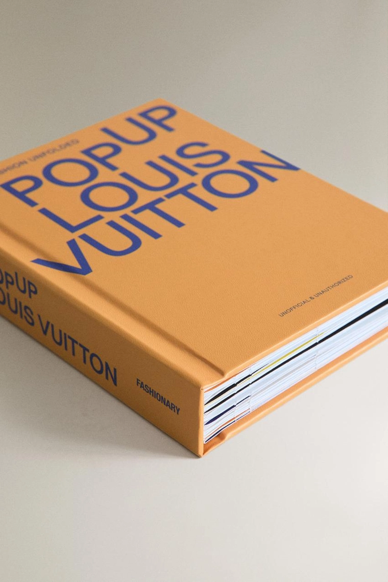 Книга с выдвижными элементами louis vuitton fashion unfolded (англ.)