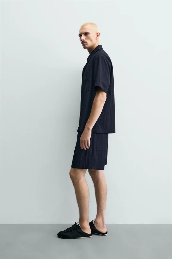 СТРУЯЩИЕСЯ ШОРТЫ RELAXED FIT
