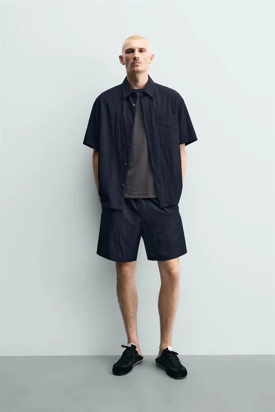 СТРУЯЩИЕСЯ ШОРТЫ RELAXED FIT