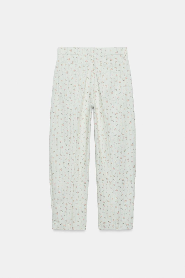 ДЖИНСЫ TAPERED С ВЫСОКОЙ ПОСАДКОЙ И ЦВЕТОЧНЫМ ПРИНТОМ — коллекция Zara «ZW»