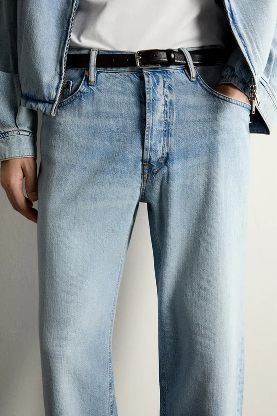 ЛЕГКИЕ УКОРОЧЕННЫЕ ДЖИНСЫ REGULAR FIT