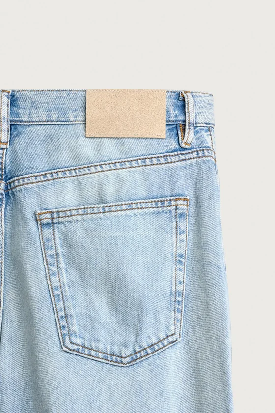 ЛЕГКИЕ УКОРОЧЕННЫЕ ДЖИНСЫ REGULAR FIT