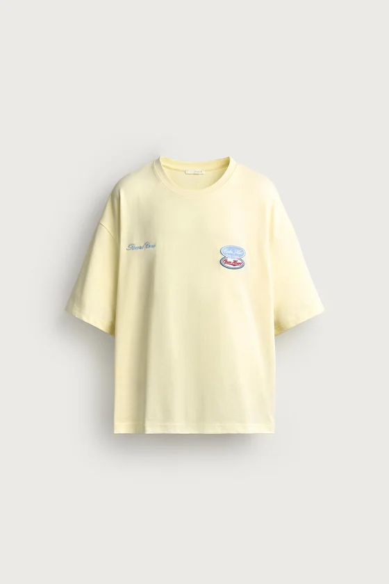 ФУТБОЛКА RELAXED FIT С КОНТРАСТНЫМИ НАШИВКАМИ