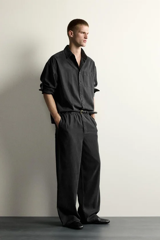 СТРУЯЩИЕСЯ БРЮКИ RELAXED FIT
