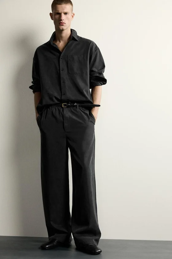 СТРУЯЩИЕСЯ БРЮКИ RELAXED FIT