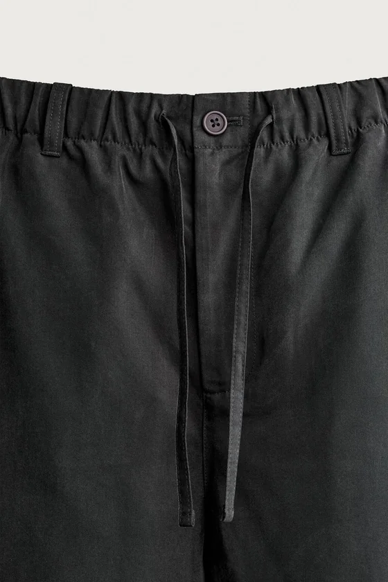 СТРУЯЩИЕСЯ БРЮКИ RELAXED FIT