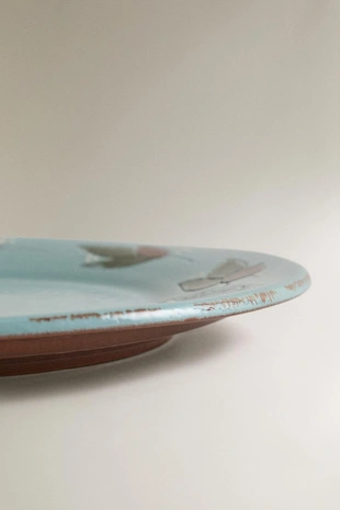 Круглое глиняное блюдо с листовым декором- Заказать в России