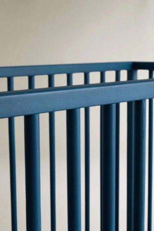 Blue Lacquered Wooden Cot- Заказать в России