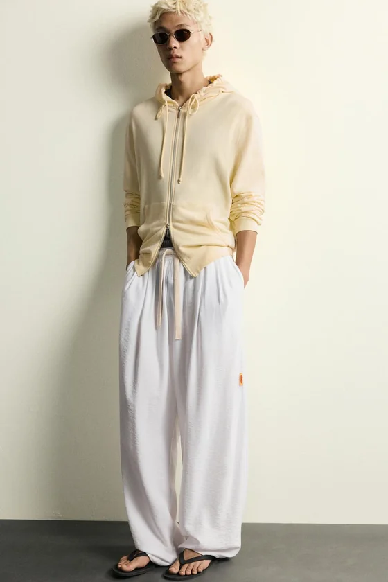 БРЮКИ RELAXED FIT ИЗ СТРУЯЩЕЙСЯ ТКАНИ