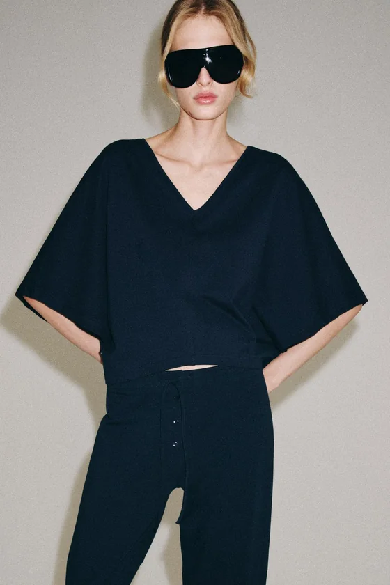 ХЛОПКОВАЯ ФУТБОЛКА С РУКАВАМИ-НАКИДКАМИ