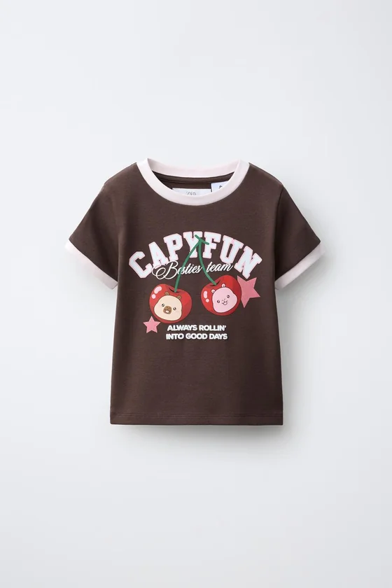 ФУТБОЛКА С ПРИНТОМ CAPYFUN © «ВИШНЯ»