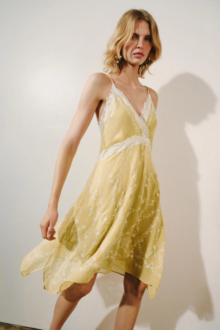 КОРОТКОЕ ПЛАТЬЕ С ВЫШИВКОЙ — коллекция Zara «ZW»