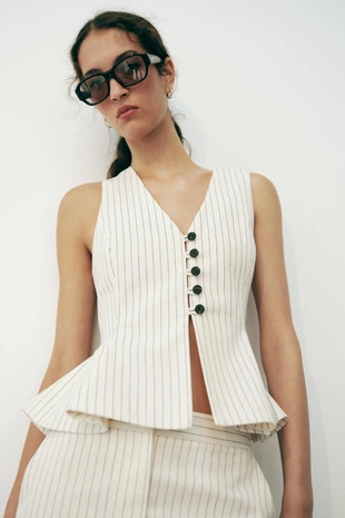Жилет в полоску с баской- Заказать в России