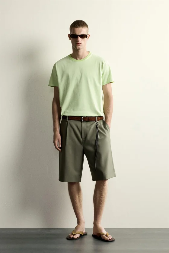 ФУТБОЛКА RELAXED FIT С КОНТРАСТНЫМ ВЫРЕЗОМ