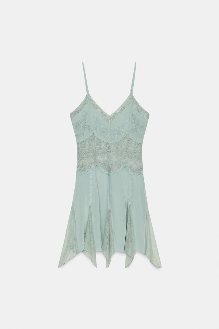 КОРОТКОЕ ПЛАТЬЕ С КРУЖЕВОМ — коллекция Zara «ZW»