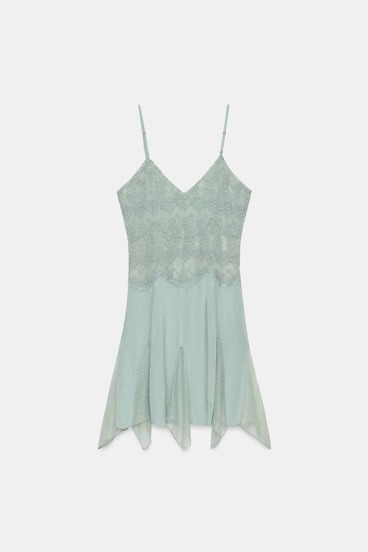 КОРОТКОЕ ПЛАТЬЕ С КРУЖЕВОМ — коллекция Zara «ZW»