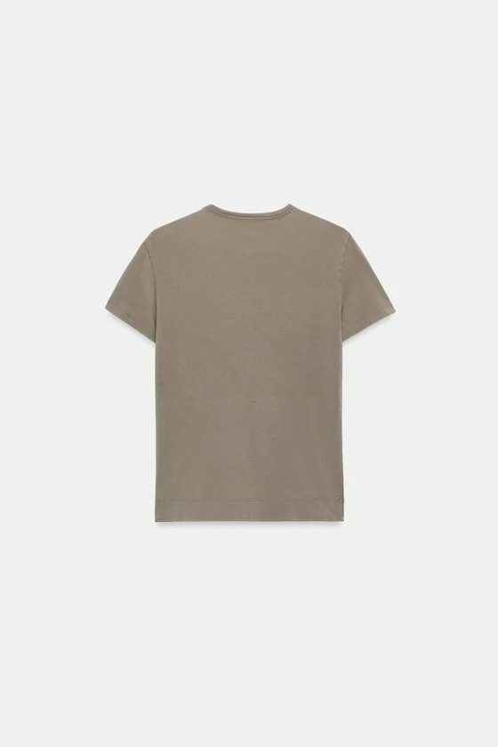 ФУТБОЛКА С ЭФФЕКТОМ ПОТЕРТОСТИ И СТРАЗАМИ