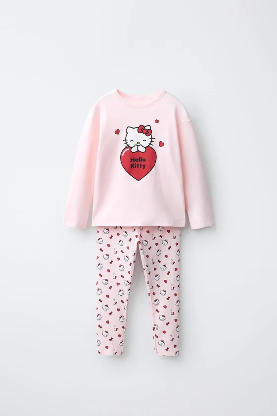 2-6 ЛЕТ/ПИЖАМА С ПРИНТОМ HELLO KITTY ©