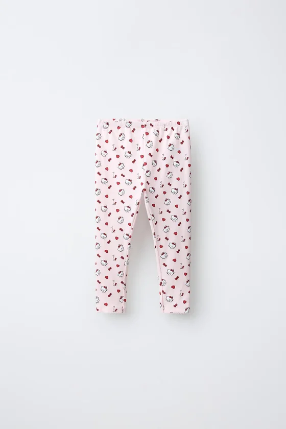 2-6 ЛЕТ/ПИЖАМА С ПРИНТОМ HELLO KITTY ©