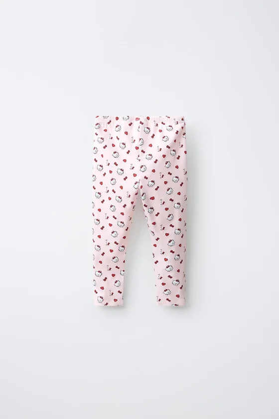 2-6 ЛЕТ/ПИЖАМА С ПРИНТОМ HELLO KITTY ©