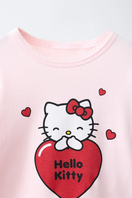 2-6 ЛЕТ/ПИЖАМА С ПРИНТОМ HELLO KITTY ©