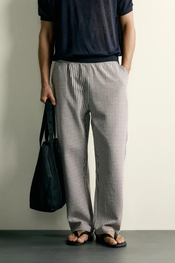 КОНТРАСТНЫЕ БРЮКИ RELAXED FIT ИЗ ТКАНИ СЕЕРСАКЕР