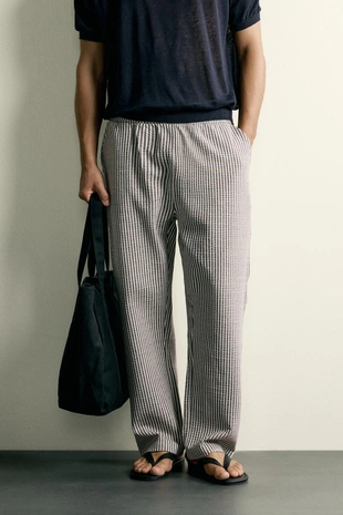 Контрастные брюки Relaxed Fit из ткани сеерсакер