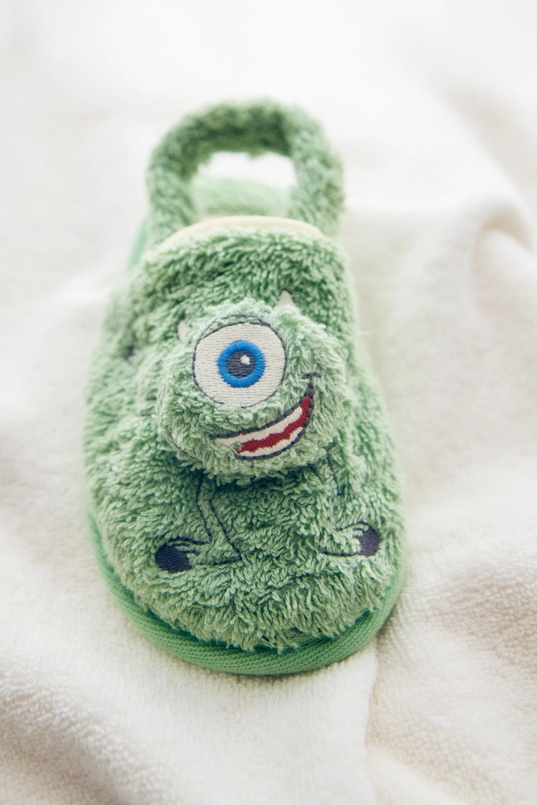Детские махровые домашние тапочки monsters, inc.