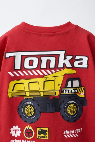Футболка с принтом Tonka®- Заказать в России