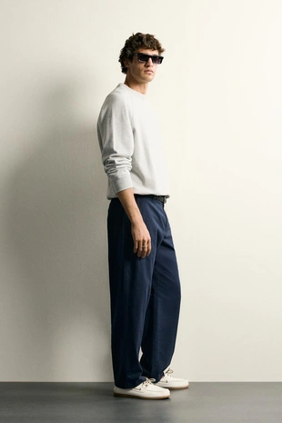 Брюки Relaxed Fit с эффектом потертости- Заказать в России