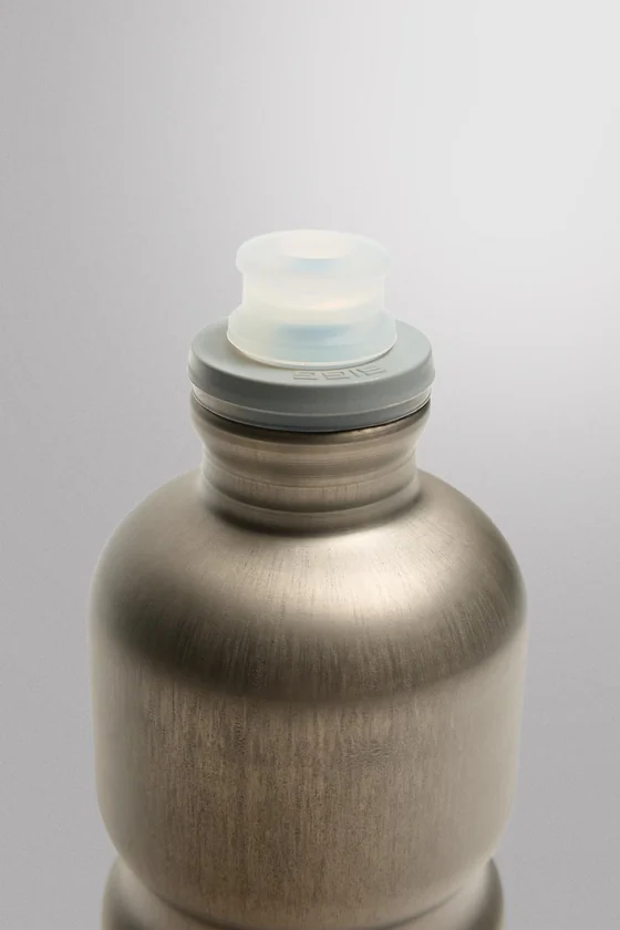 Алюминиевая спортивная бутылка sigg