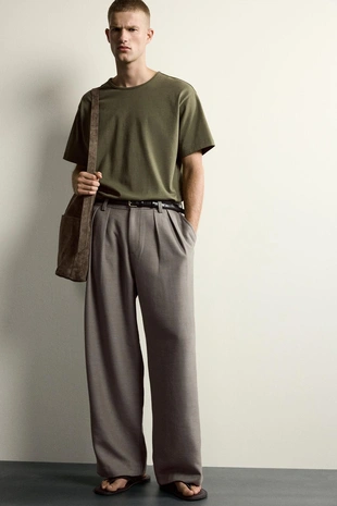 Брюки Relaxed Fit со складками- Заказать в России
