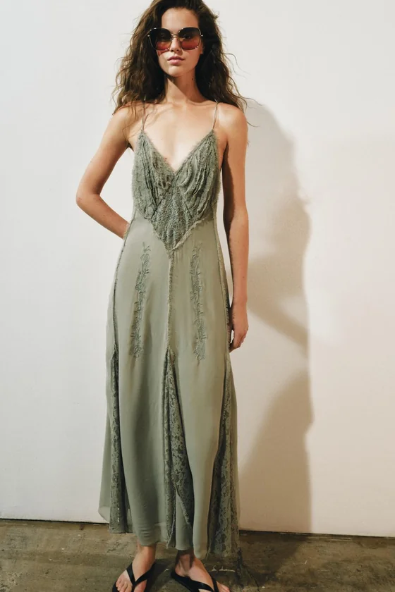 ПЛАТЬЕ С ВЫШИВКОЙ И ВОЛАНАМИ — ZW COLLECTION