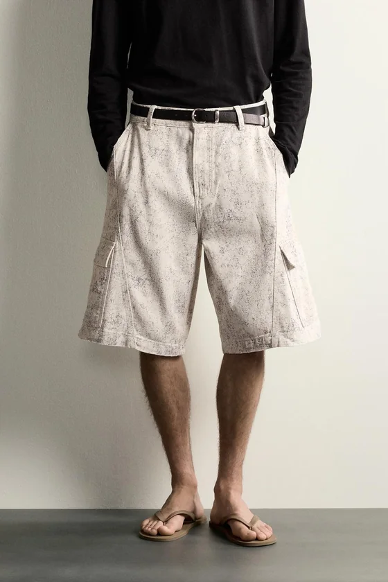 ШОРТЫ КАРГО RELAXED FIT С АБСТРАКТНЫМ ПРИНТОМ
