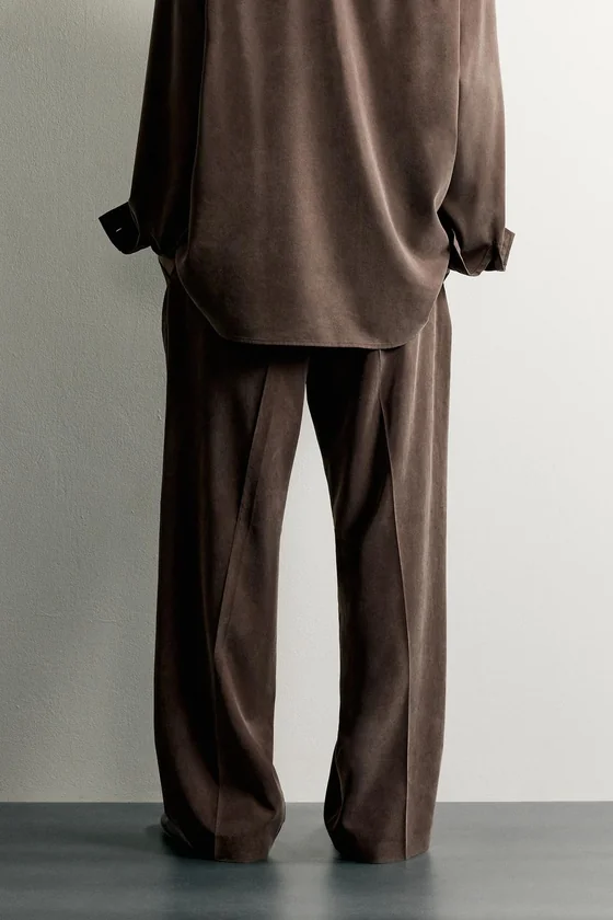 БРЮКИ RELAXED FIT ИЗ СТРУЯЩЕЙСЯ ТКАНИ С РЕМНЕМ